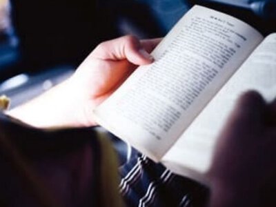 Сингапур поощряет чтение книг деньгами: как работает новая программа