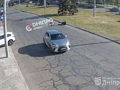 В Днепре на Набережной Победы произошло очередное мото-ДТП: видео момента