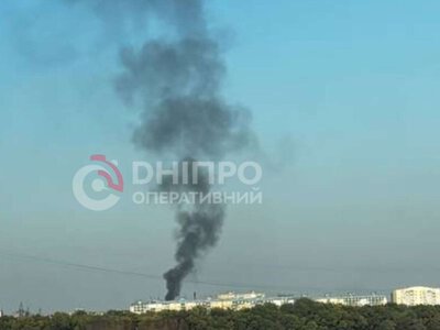 В Днепре над левым берегом поднялся густой столб черного дыма: что известно