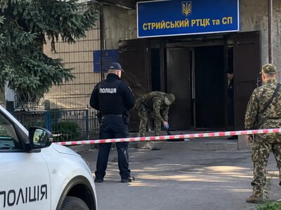  Взрыв возле ТЦК на Львовщине: правоохранители задержали двух человек 