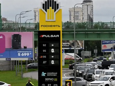 В России на половине АЗС нет бензина после ударов по НПЗ — СМИ