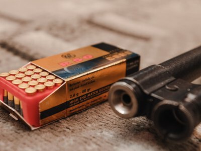  Молодых людей задержали после выстрела во дворе жилого дома 