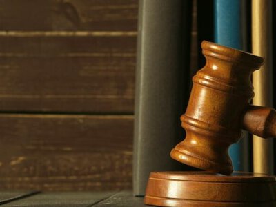 В Запорожье будет судить мать, которую подозревают в попытке продать двух дочерей за 2 тысячи долларов