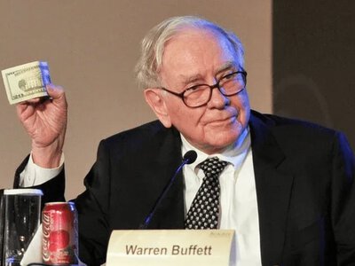 Уоррен Баффет оставил должность председателя Berkshire Hathaway, его преемником стал сын Говард
