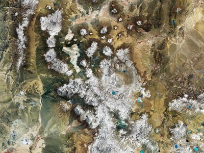 Космическая жемчужина Боливии: спутник Sentinel-2 раскрывает красоту соленого озера Laguna Colorada