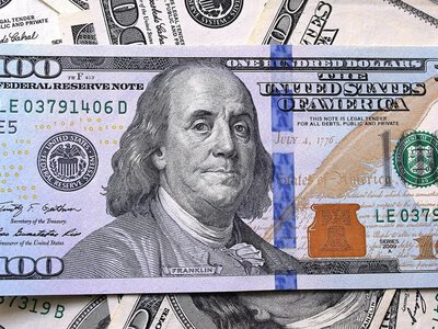 Доллар может достичь 45,10 гривны: каким будет курс в обменниках в эти выходные