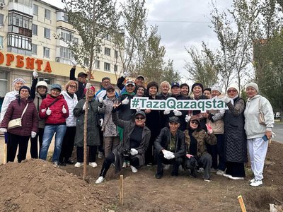 Жители столичного района Алматы поддержали экоакцию и вышли на очистку общественных пространств