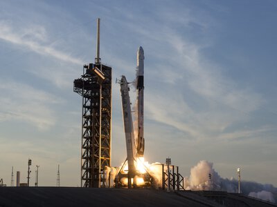 NASA заказывает SpaceX еще три полета до Международной космической станции