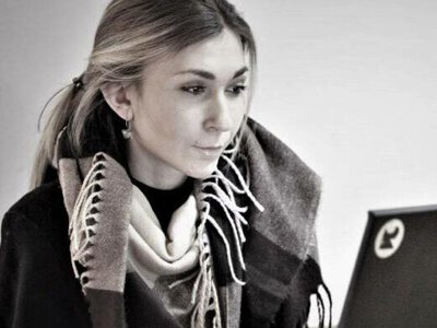 Вторая годовщина смерти Рощиной: IPI призвал наказать виновных и освободить из плена 27 украинских журналистов