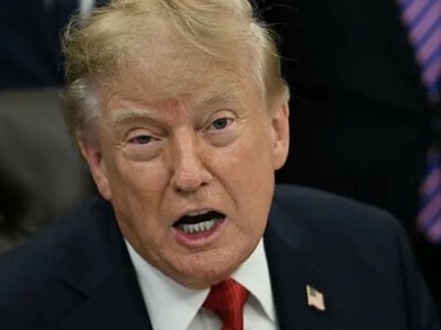  Трамп запретил трём СМИ доступ в Белый дом 