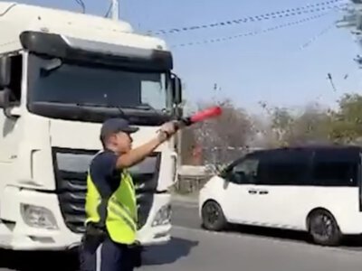  В Алматы 75 грузовиков отправили на спецстоянку 