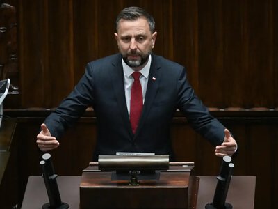 Продолжайте травить украинцев: министр обороны Польши обвинил депутатов Сейма в игре на руку России