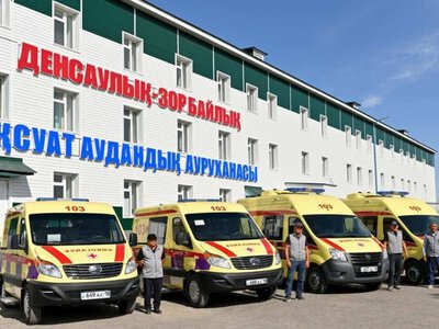  Районная больница в области Абай получила новые медицинские автомобили 