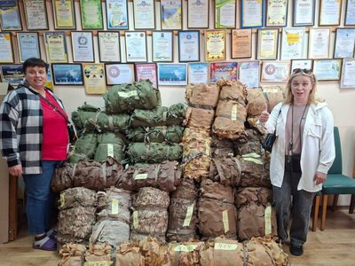 Сплели все руками: как волонтеры Киевщины помогают защитникам, - ФОТО