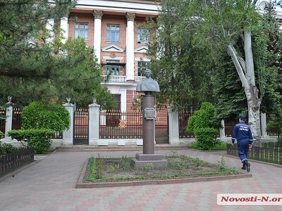 Центр Николаева провонял фекалиями: власти говорят, что это просто газы