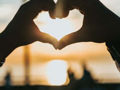 Що важливіше в коханні — щоб про вас піклувалися чи щоб вас бажали: психолог пояснив різницю