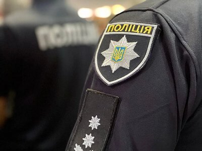 На Хмельнитчине мужчина напал на полицейского с палкой