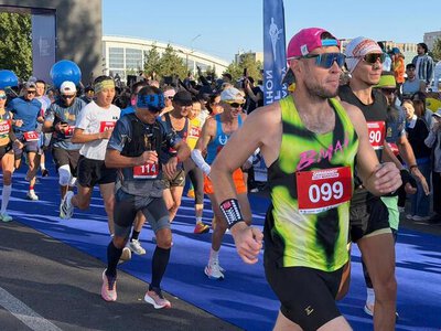Около 2 тысяч участников собрал марафон «Арманға жол — Qaragandy Half Marathon 2026» в Караганде