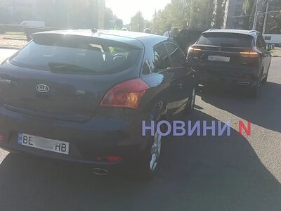 На площади Победы в Николаеве «Киа» врезался в MG: движение затруднено