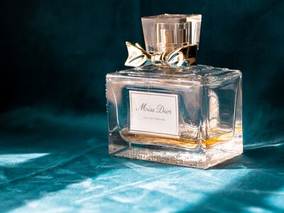 Как менялись легендарные парфюмы бренда Dior