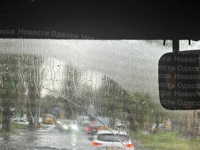 Одессу накрыла непогода: улицы подтоплены, объявлен жёлтый уровень опасности