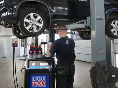 Часткова чи повна заміна оливи в АКПП: у чому різниця і що відбувається всередині коробки
