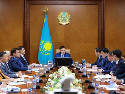 АППАРАТ ОТЫРЫСЫ: ӨЗЕКТІ МӘСЕЛЕЛЕР ҚАРАЛДЫ