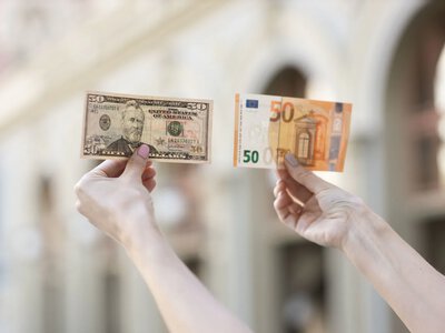Курс валют на 22 сентября: доллар и евро дорожают