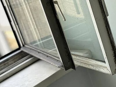 В Николаеве женщина выпала из окна больницы