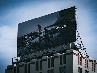 Канадская провинция подает в суд на OpenAI, считая, что ChatGPT помог убийце