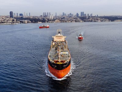 Перевозка нефти ещё не стоила так дорого: сколько зарабатывают владельцы танкеров
