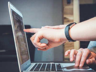 Anthropic і Accenture витратять щонайменше $2 млрд на незалежну перевірку ШІ: моделі тестуватимуть майже як критичну інфраструктуру