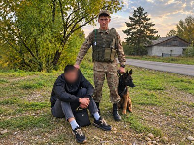  Мужчина пытался перебросить в колонию в Шемонаихе телефоны и неизвестные капсулы 