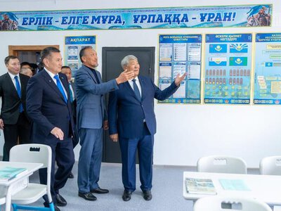 В школе ВКО открыли кабинет НВП имени Токтара Аубакирова с участием самого космонавта