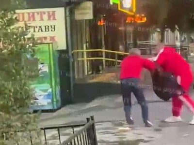 В Днепре на Северном мужчины устроили драку посреди улицы: видео