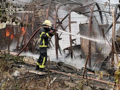 У Запоріжжі рятувальники ліквідували пожежу на складі з яхтовим обладнанням