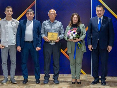 В ВКО наградили трудовые династии и лучших специалистов