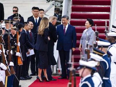 Сі Цзіньпін прибув до США: Трамп особисто зустрів його біля літака