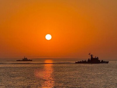  Минобороны показало кадры учений на Каспии с кораблями, десантом и дронами 