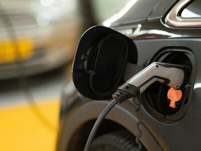 Продажи электромобилей в Европе взлетели на 52% на фоне рекордных цен на топливо