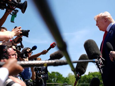 В США суд отменил запрет Трампа для СМИ в Белом доме и обязал восстановить доступ