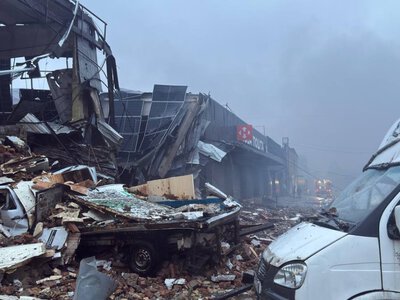 Россия атаковала сортировочное депо Новой почты в Киеве и уничтожила одно из отделений