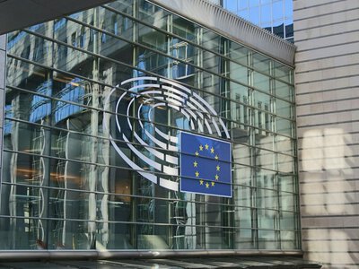 Удар по российским олигархам: Литва намерена заморозить активы Усманова и Фридмана