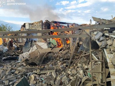 В Славянске спасатели эвакуировали в больницу раненую женщину после авиаудара