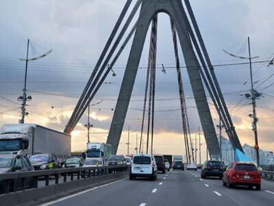 Блокировку движения на две недели: один из мостов Киева перекрыли, - ФОТО