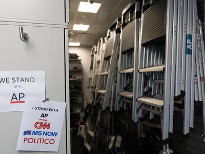 Журналистов Politico и MS NOW не пустили в Белый дом вопреки решению суда