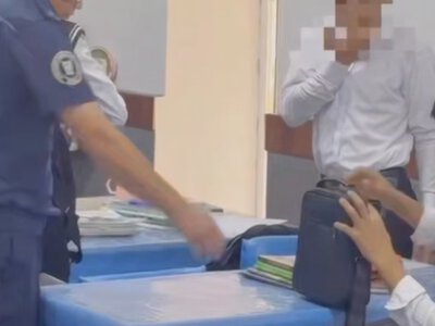 В школах Узбекистана обыскивают рюкзаки учеников на наличие вейпов