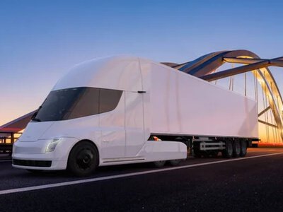 Tesla начинает поставки электрических грузовиков первым клиентам: кто заказчики