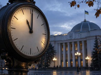 Перевод часов в Украине: почему переход на зимнее время не отменили