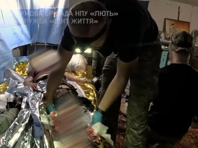«Вы сильная женщина. Вы сможете»: раненую жительницу Кондратовки эвакуировали с помощью наземного робота